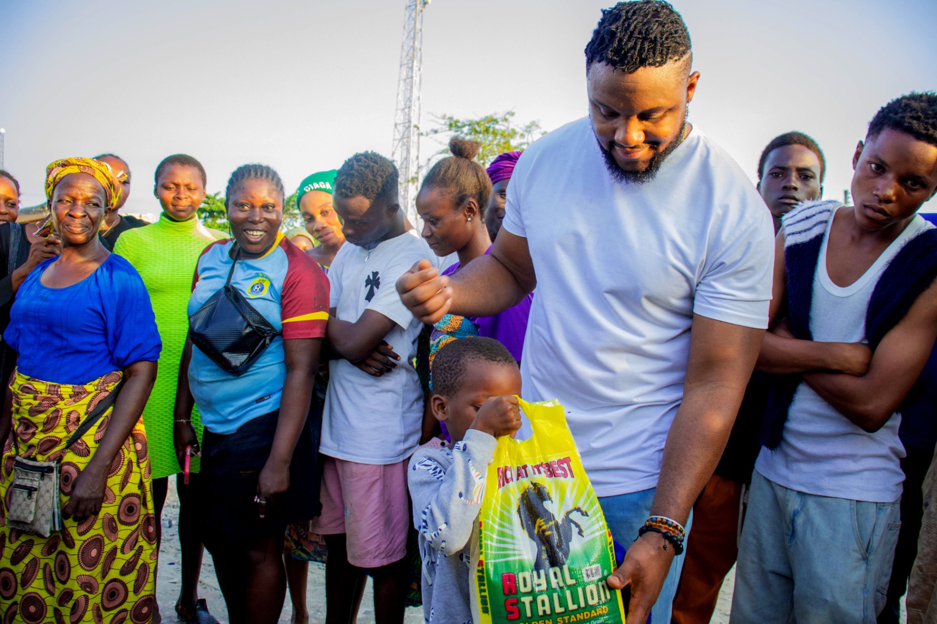 Sharing food supplies with children in the community